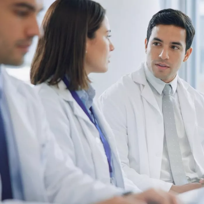 Equipo médico de Clivi colaborando